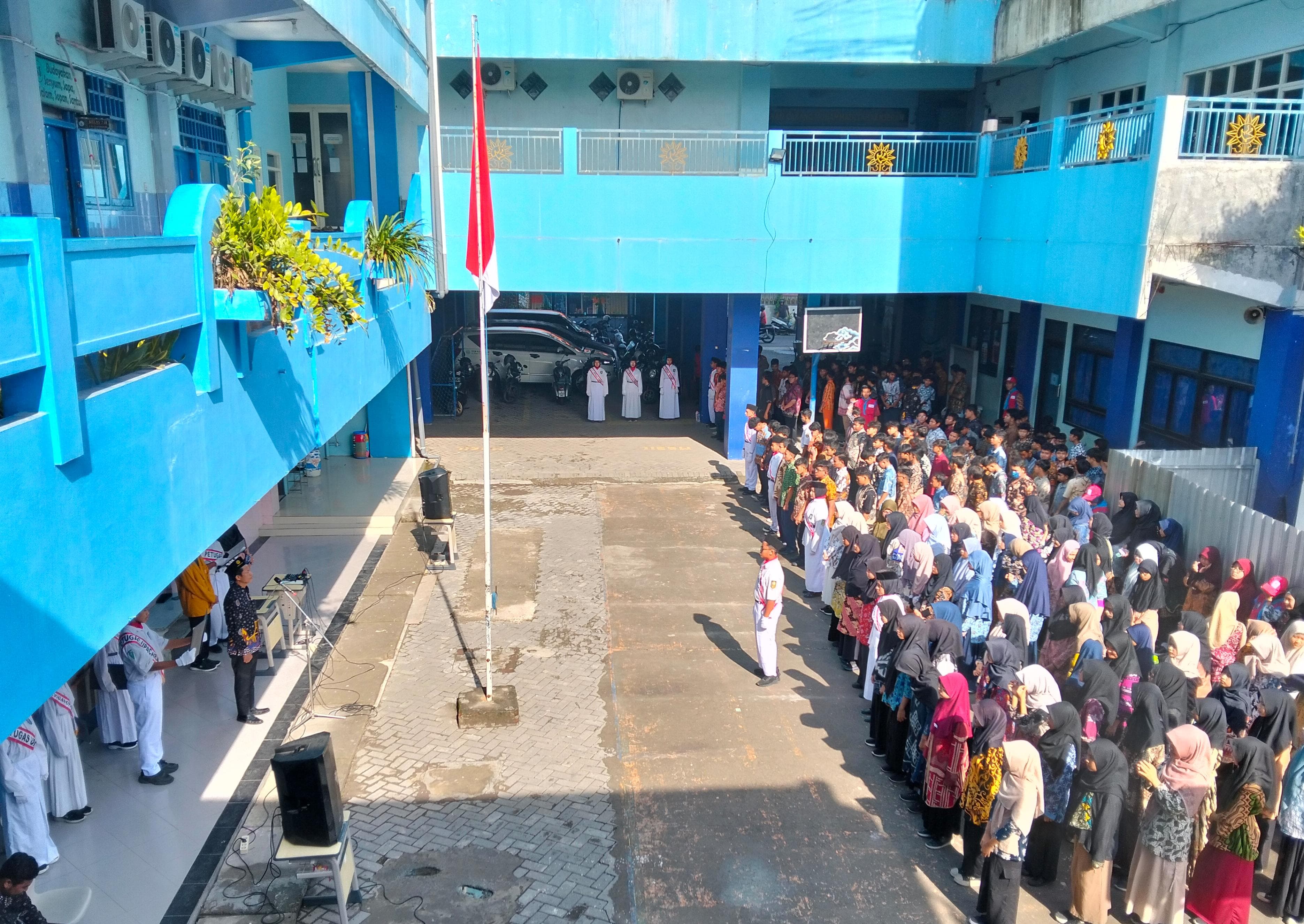 SMP Muhammadiyah 15 Boarding School Gelar Upacara Khidmat Peringati Hari Guru Nasional 2025