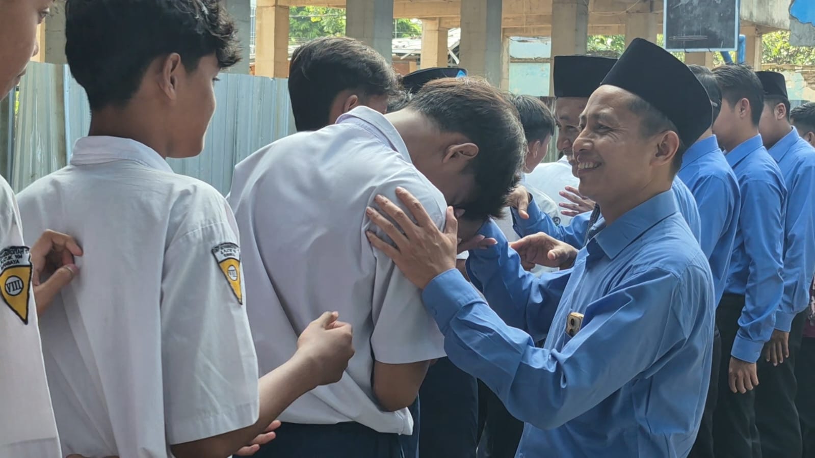 Halal-bihalal: Refleksi Tarbiyah Ramadhan, Keluarga Besar SMPM 15 Boarding School Surabaya Saling Memaafkan 