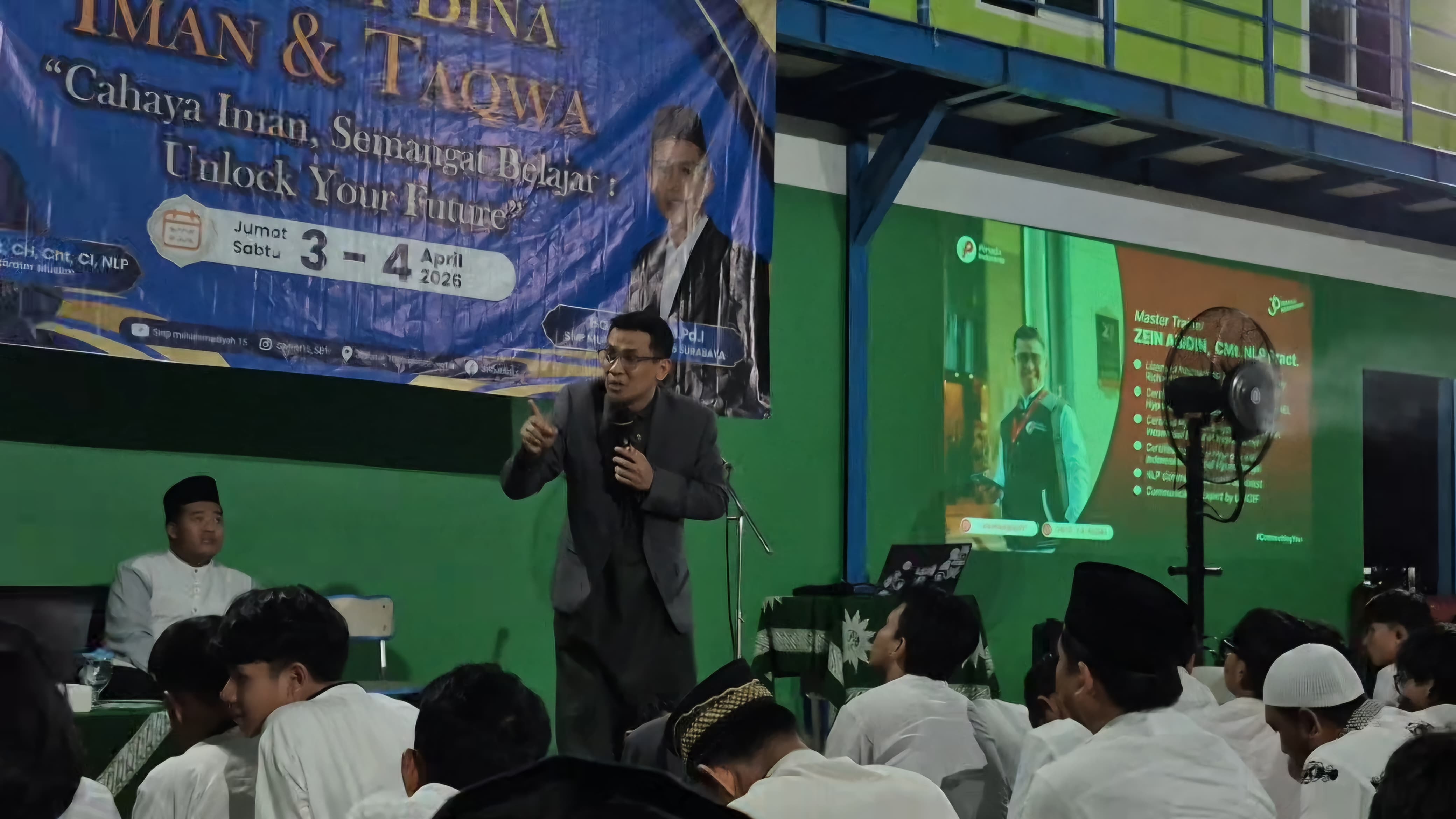 Gelar Malam Bina Iman dan Taqwa Untuk Menghadapi Ujian TKA, SMP Muhammadiyah 15 Boarding School Surabaya Hadirkan Motivator Muslim Nasional