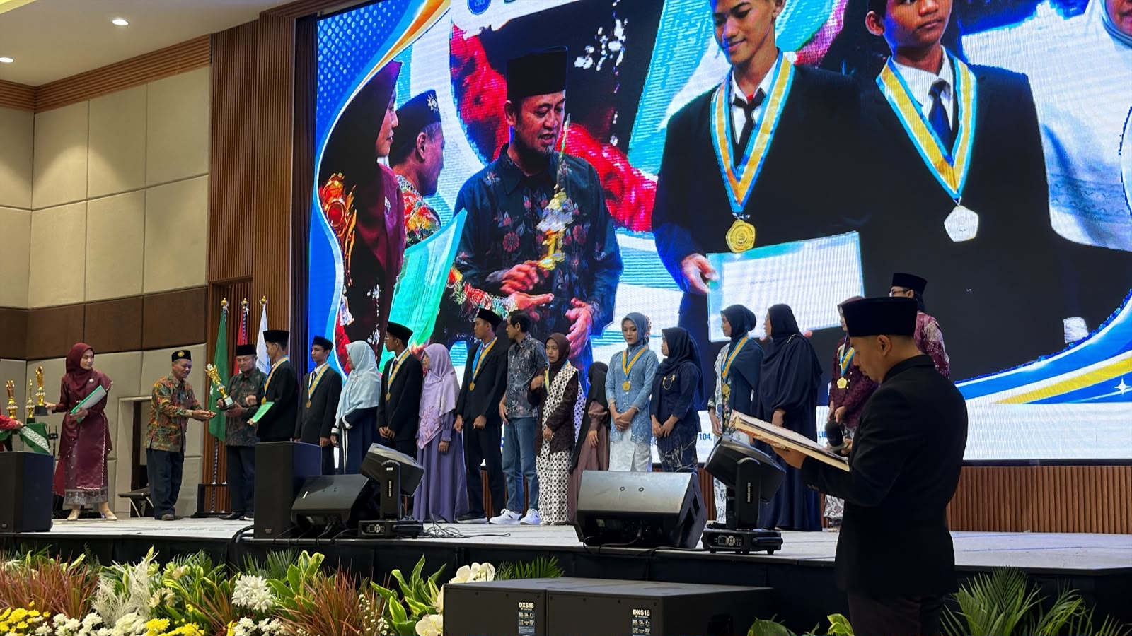 Melangkah Pasti Menggapai Mimpi, Ratusan Siswa Angkatan 43 SMP Muhammadiyah 15 Surabaya Resmi Diwisuda